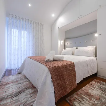 Dina House Nazaré